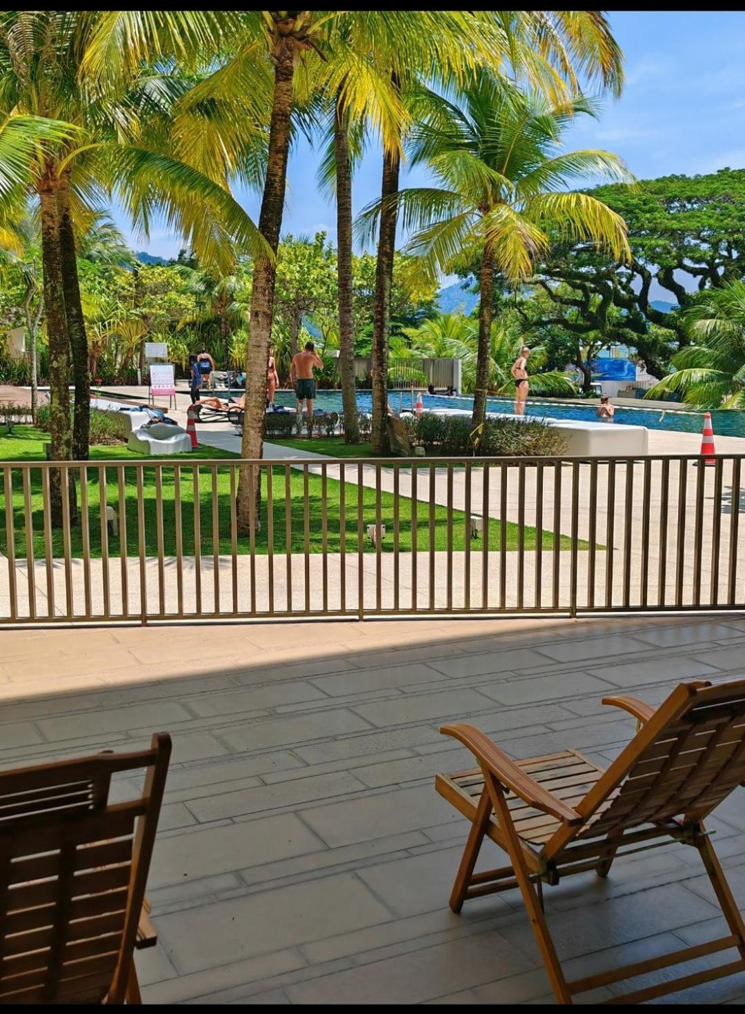 By The Sea Batu Ferringhi Beach Front Apartment Suite מראה חיצוני תמונה